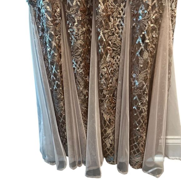 Alex Evenings Sequin Lace Sleeveless Gown w/ Mesh Godet Insets – Size 16 - Picture 6 of 9